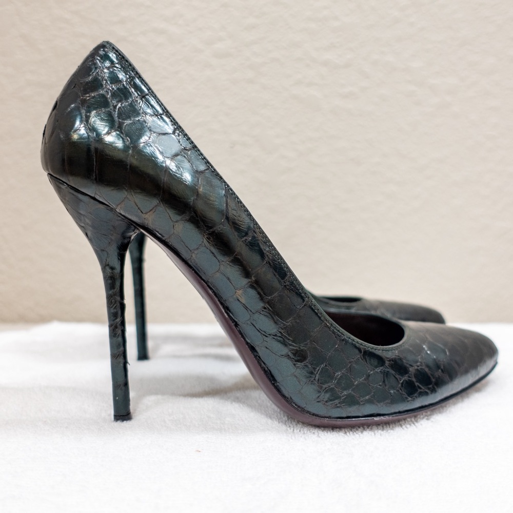 Gucci Vintage Python Heels - image 2